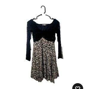 No Comment Womens Dress. Flowery Print. Lacy Top long sleeves. Size L. New